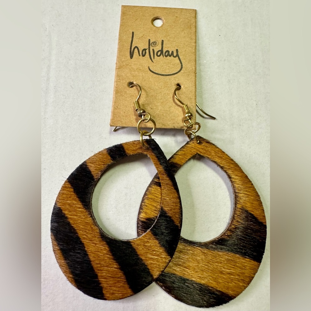 NWT Holiday Designs Wildside Tiger Eye Dangle Earrings.